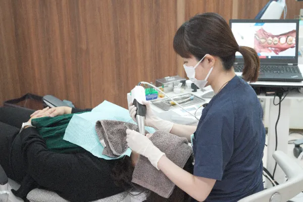 大宮駅の歯医者「アーバン歯科・矯正歯科 大宮ラクーン院」のインプラント治療は術前処理を行い口腔内環境を整えます