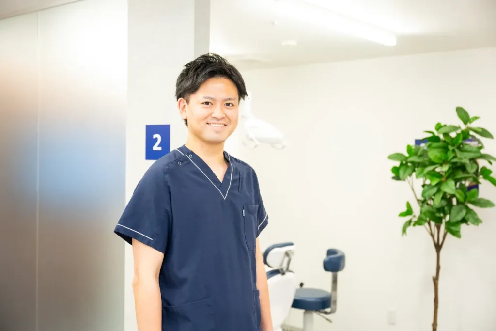 大宮駅の歯医者「アーバン歯科・矯正歯科 大宮ラクーン院」の足立歯科医師をご紹介します